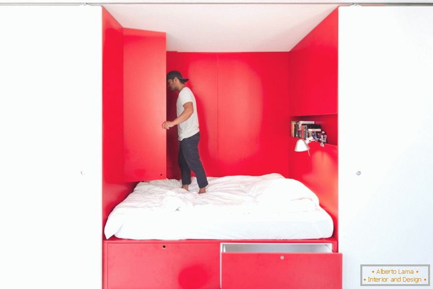 Спалня в апартаментите на Mighty Mouse от Никълъс Гърни