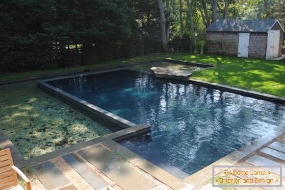 Снимка на басейни в двора на частни къщи - бетонни басейни