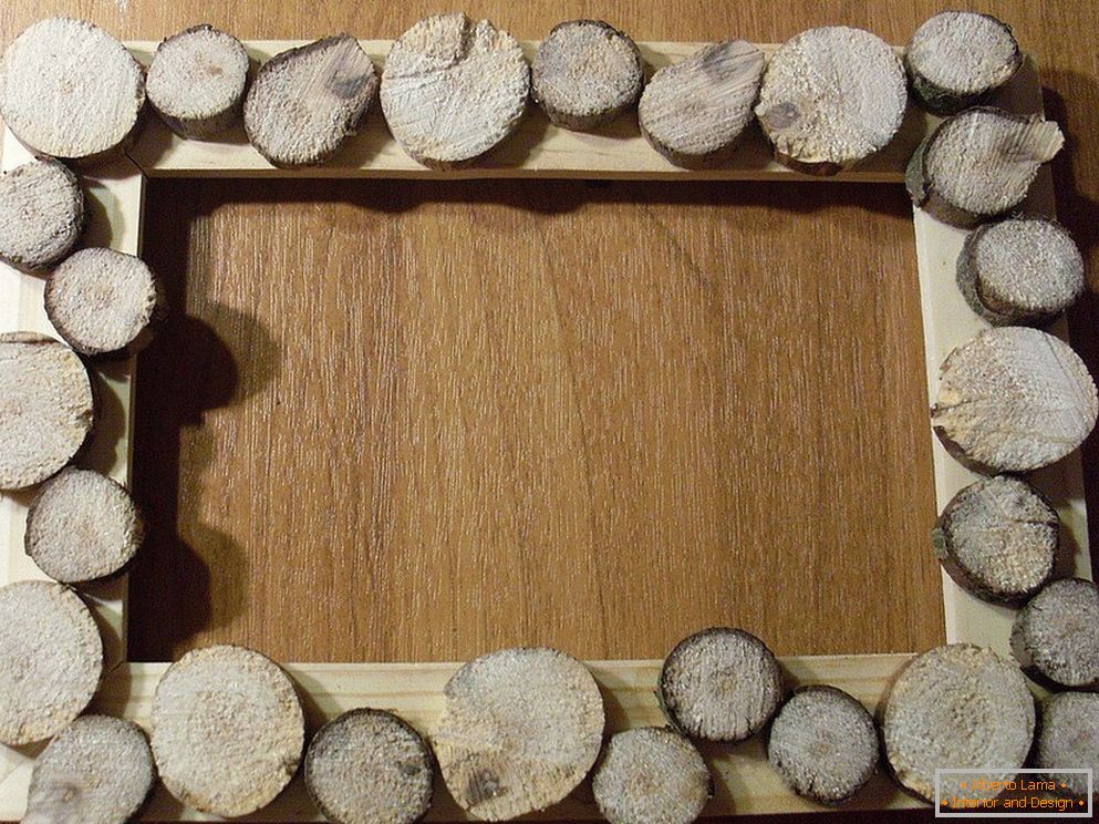 Рамка, украсена с дървени копия
