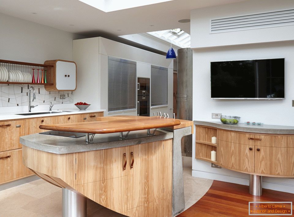 Кухненски интериор с дървени мебели