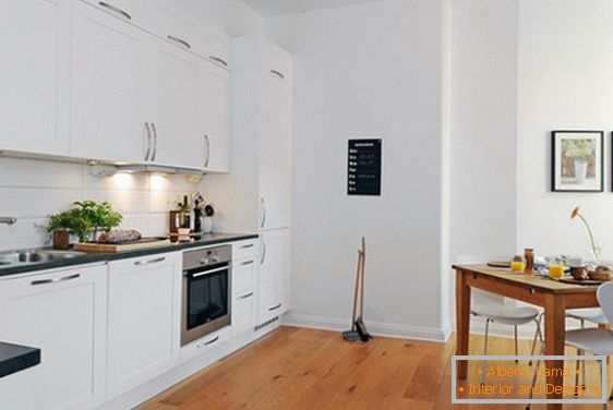 Кухненски интериор в малък апартамент