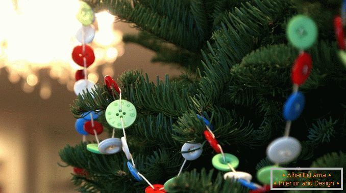 Коледни украси на венец със собствените си ръце от копчета