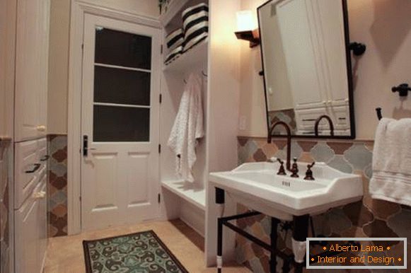 Стилна къдрава плочка за банята в стила на Прованс