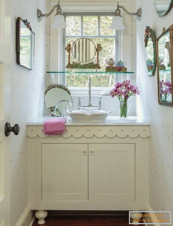 Огледала и други аксесоари за баня в стила на Прованс