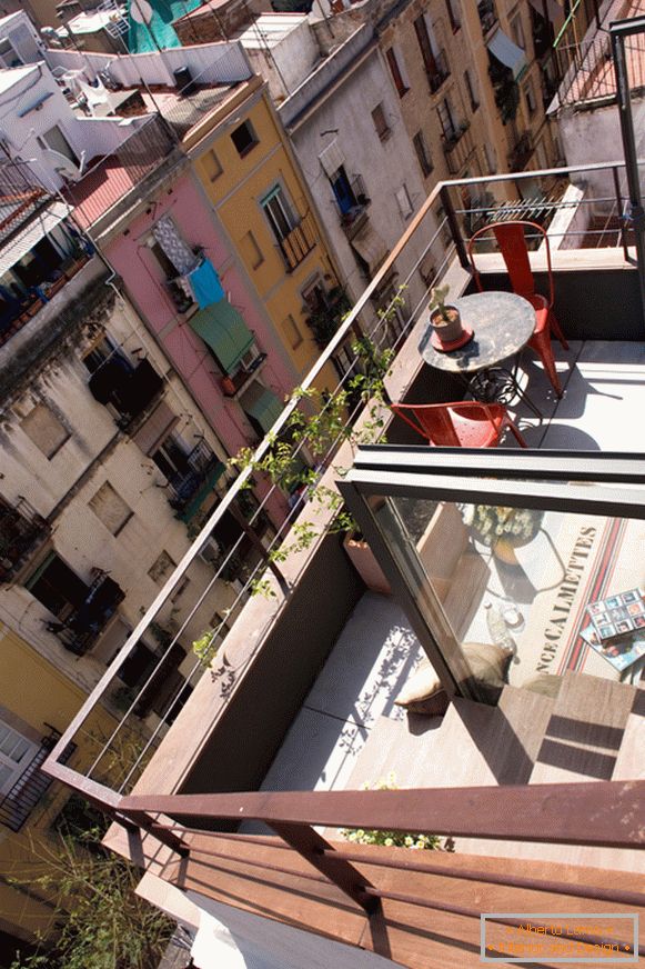 Изглед от балкона на малко студио в Барселона