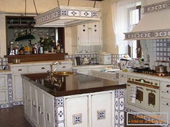 Снимка на кухнята в частна къща в стила на Прованс