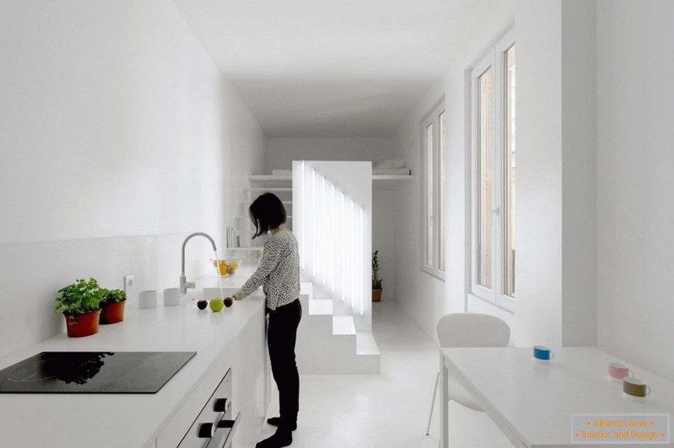 Двустаен апартамент в бял цвят