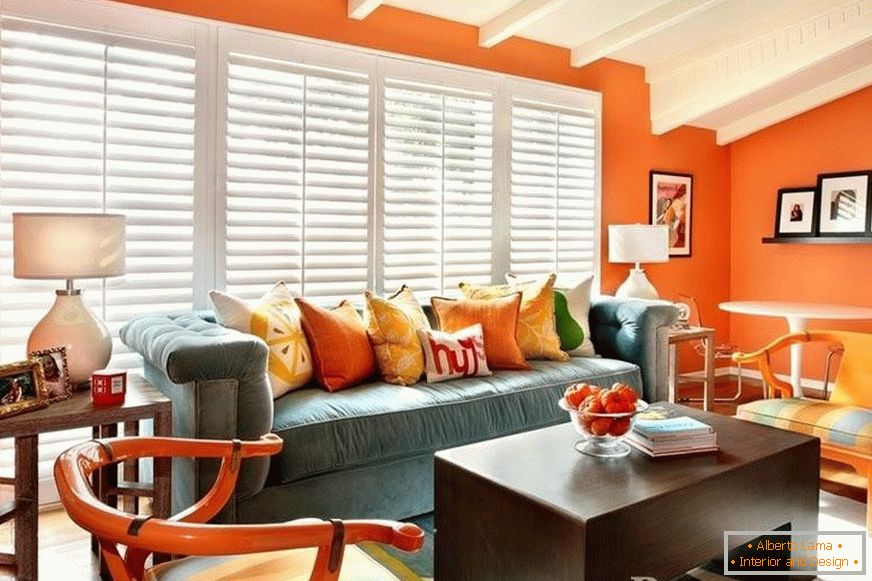 Стени от оранжев цвят