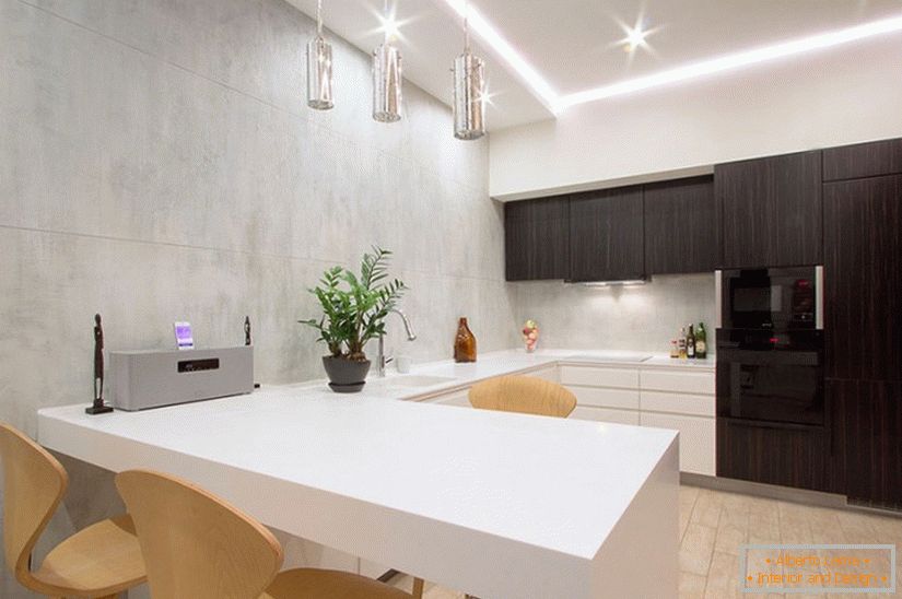 Кухненски интериор в просторен едностаен апартамент