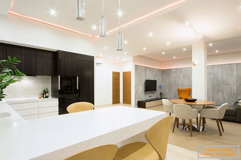 Осветление на кухнята в просторен едностаен апартамент