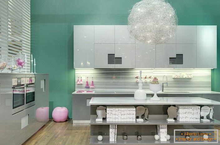 Светлосиви нюанси и модерен мента в кухнята в стила на авангарда в една от къщите край Москва.