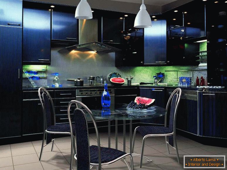 Необичайно в цвета на мебелите, интериорът на кухнята напомня на хай-тек стил. Повече светлина. 