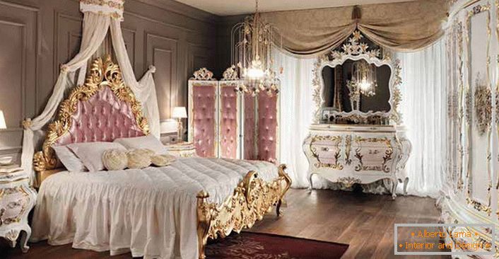 Спалня в бароков стил за истинска дама. Розовите детайли в дизайна правят интериора наистина