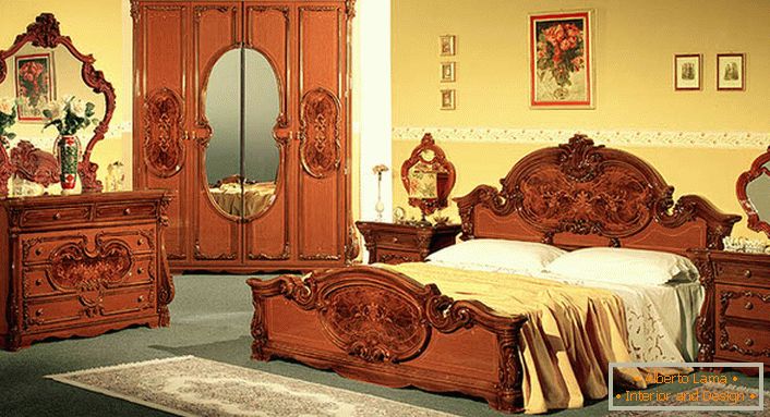 Италианската мебел за спалнята в бароков стил.