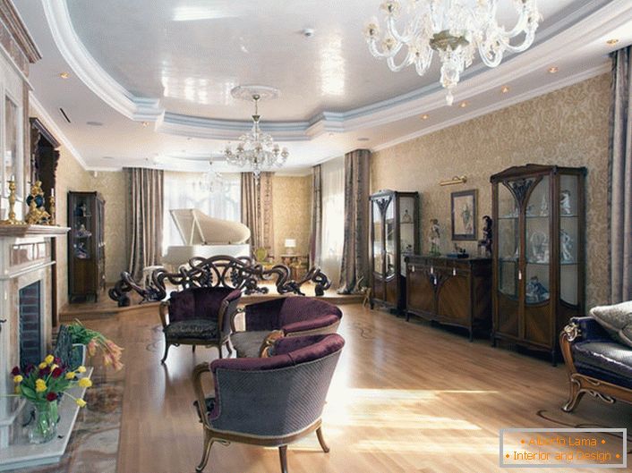 Стилно решение за организиране на интериора на хола в стила на романтизма.