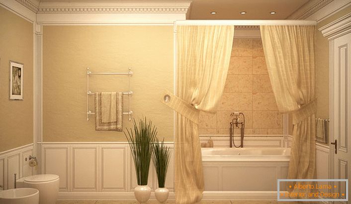 Банята е покрита със светли завеси в стила на романтизма.