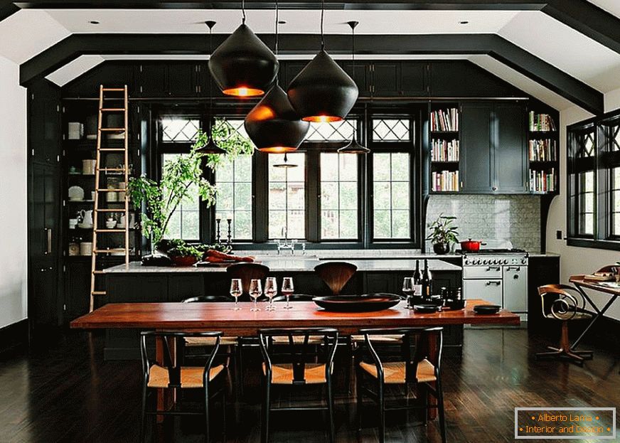 Дизайн на мебели за малка кухня в тъмен цвят
