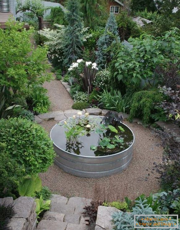 Идеи за озеленяване - мини езерце в градината