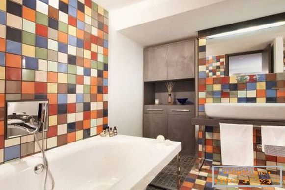 Многоцветни фото плочки за баня