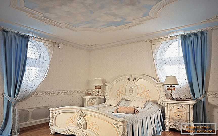 Спална спалня в нео-бароков стил.