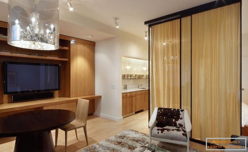 Дизайн на малък апартамент със стъклени прегради - снимка 2