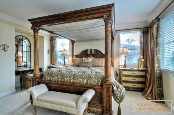 Голямо легло на фън шуй в спалнята в класически стил