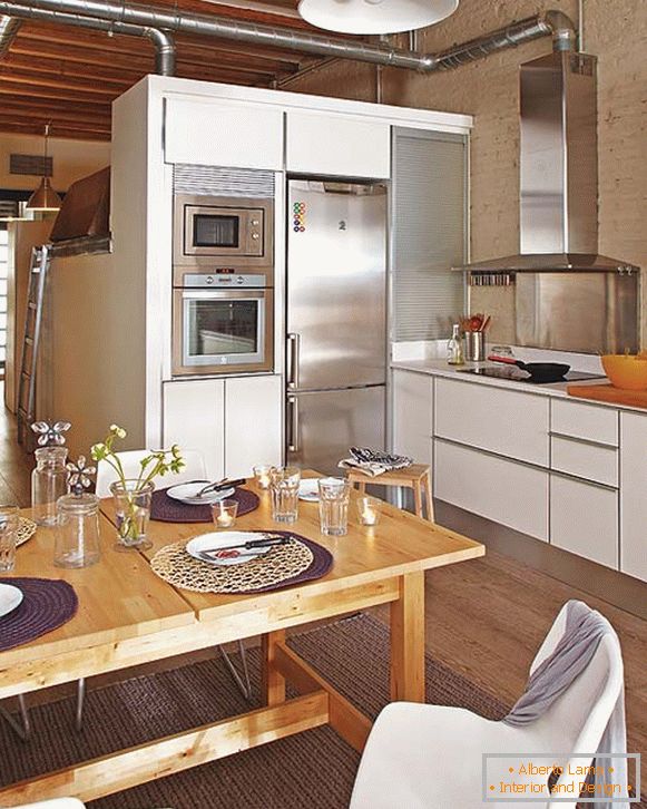 Кухненски интериор на малък апартамент в Барселона
