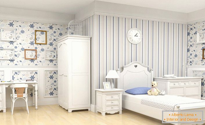 Просторна стая в провинциален стил за дете. Стилно модерно обзавеждане в стил рустик са украсени с празни рамки - творческа стъпка.