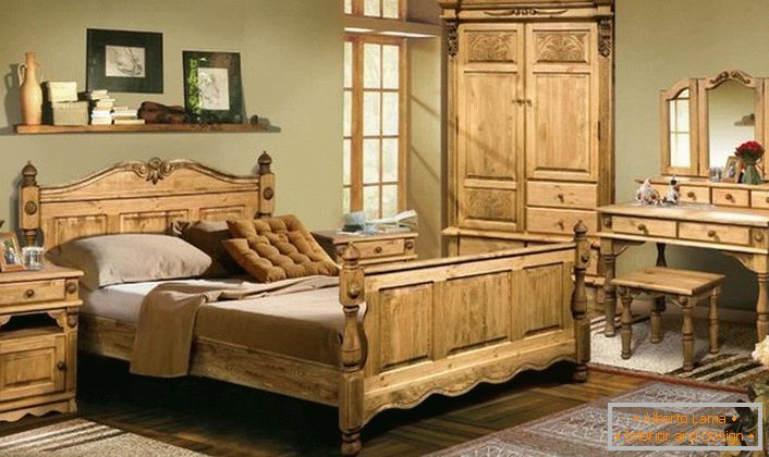 Масивна мебел от дърво в стил рустик. Лек набор от дърво носи комфорт и простота в стаята, топлината на семейното огнище.