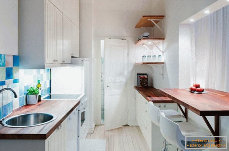 Кухненски интериор в малък апартамент