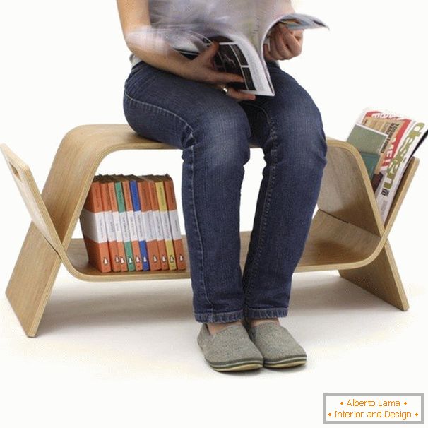 Стол с ниша за съхраняване на книги