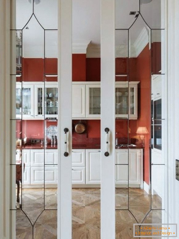 Елегантни плъзгащи врати за кухни от дърво със стъкло