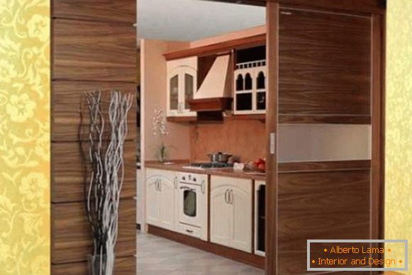 Модерни дървени плъзгащи врати за кухнята - снимка в интериора