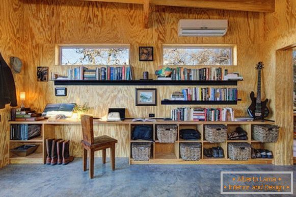 Интериорът на малък офис в селски стил