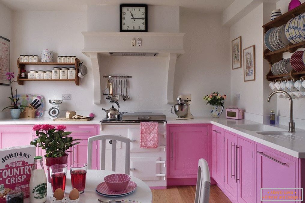 Кухня в розов цвят