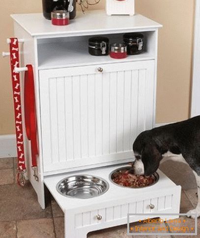 Храна за куче в чекмедже