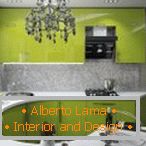 Светли зелени мебели в кухнята