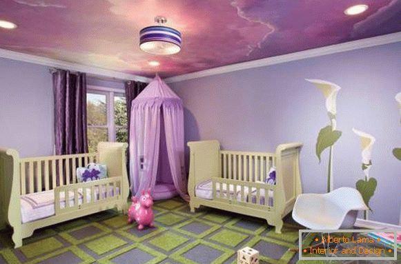 Пурпурен цвят във вътрешността на спалнята на детето