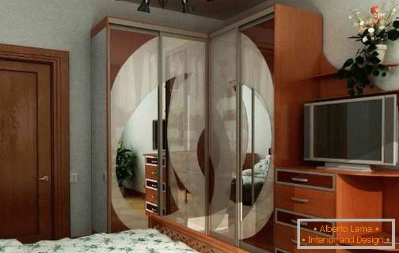 Красива спалня за спане - снимка на ъгловия модел с телевизор