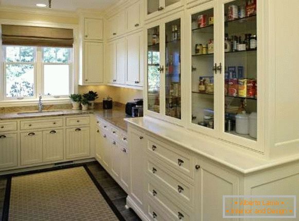 Кухненски шкафове със стъклени врати