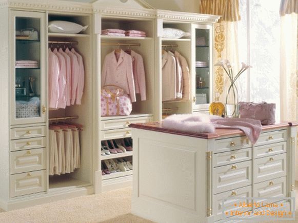 Зашеметяващ гардероб в спалнята - кабинетна снимка от студио Бекер