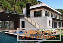 Модерна архитектура: Шикозна частна къща на брега на Средиземно море в Испания