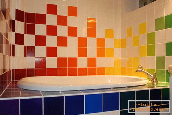 Цветни плочки в банята