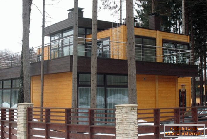 Пример за правилния дизайн на малка къща в стила на високите технологии.