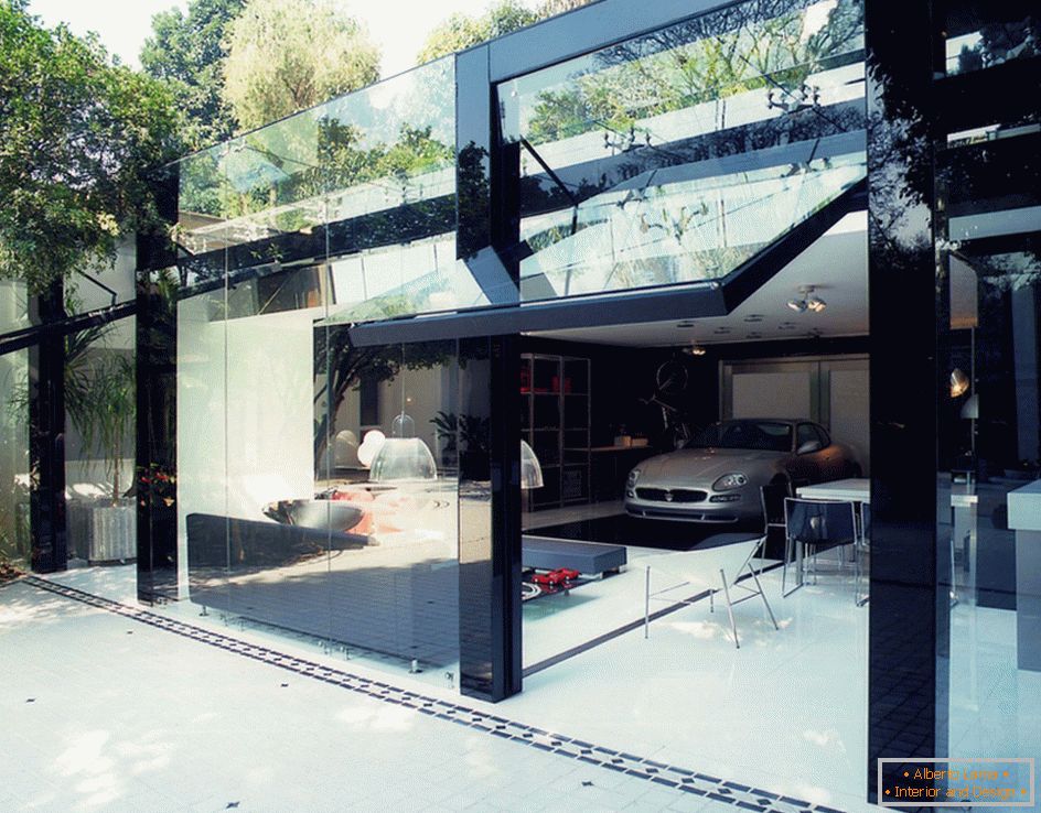 Модерен гараж със стъклени врати