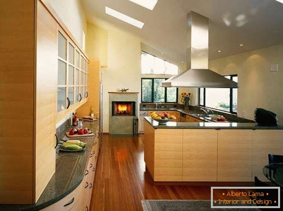 Модерен кухненски интериор с камина в частна къща - Дизайн снимка 2017
