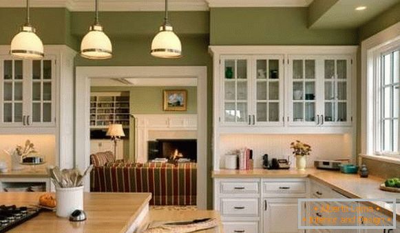 Дизайн и вътрешна кухня в частна къща в зелени тонове