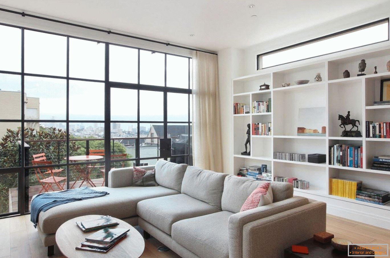 Панорамна остъкляване в модерни апартаменти
