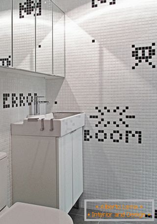 Оригинална мозайка в дизайна на банята