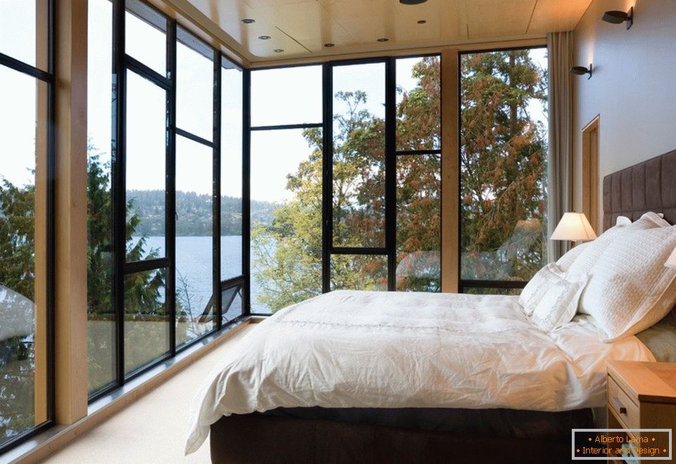 Спалня с панорамни прозорци